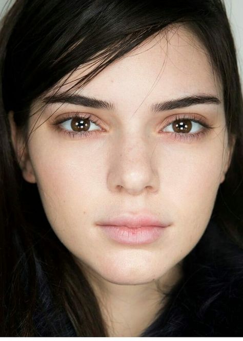 Kendall Jenner Without Makeup, Kendall Jenner Maquillaje, Maquillaje Kylie Jenner, Eyebrow Tutorial Shaping, Kendall Jenner Face, Kendall Jenner Makeup, Kendal Jenner, No Makeup Makeup, Cute Eyeshadow Looks