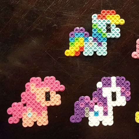 Rarity Perler Beads, Mlp Fuse Beads, Cool Peeler Beads, Diy Perler Beads Patterns, Perler Bead Patterns Mlp, My Little Pony Perler Bead Patterns, Peeler Bead Crafts, Peeler Bead Patterns Ideas, Perler Bead Easy