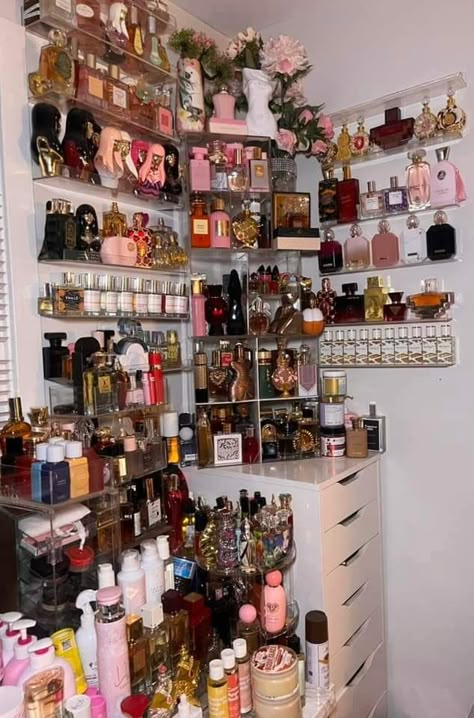 Big Perfume Collection, Perfume Organization Aesthetic, Perfume Collection Display Ideas, Perfume Shelves, Perfume Cabinet, Perfume Collection Aesthetic, Perfume Collection Display, Perfume Room, Koleksi Parfum