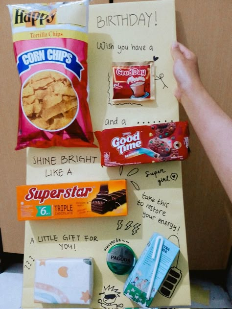 Gift Makanan, Kado Buat Guru, Bucket Gifts, Hadiah Diy, Handmade Gifts Diy, Snack Gift, Creative Birthday Gifts, Diy Gift Set, Creative Birthday