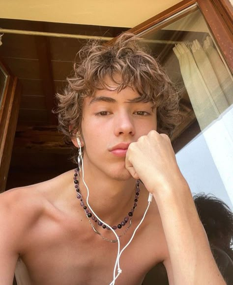 Daniel Millar, Messy Hair Boy, Men Haircut Curly Hair, Wavy Hair Men, Fashion Hairstyles, Instagram London, Brown Hair Brown Eyes, Aesthetic Guys, Instagram Model