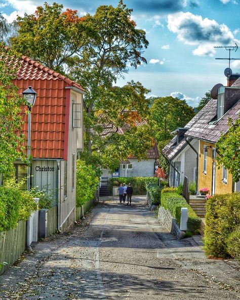 Sweden Village, Sigtuna Sweden, Sweden Street, Swedish Village, Sweden Home, Sweden Aesthetic, Sweden Style, Sweden House, Sweden Fashion