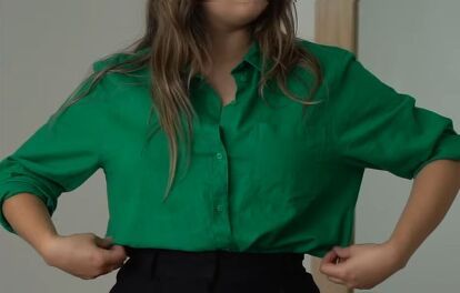 Front Tuck Shirt, Tuck In A Shirt, Poet Blouse, Shirt Hacks, Dress Alterations, Shirt Tucked In, Shirt Dress Casual, Business Shirts, Simple Shirts