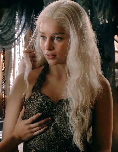 Danarys Targaryen, Emilie Clarke, Bella Hadid Pictures, Daeron Targaryen, Queen Daenerys, Jump Force, Daenerys Stormborn, Queen Of Dragons, Holy Chic