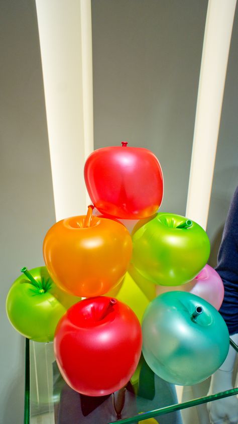 https://flic.kr/p/bvSaVA | Balloon apples Apple Parade Float Ideas, Apple Balloon Arch, Apple Theme Parties, Apple Twist, Baloon Garland, Fruit Birthday Party, Parade Ideas, Apple Picture, Balloon Tree