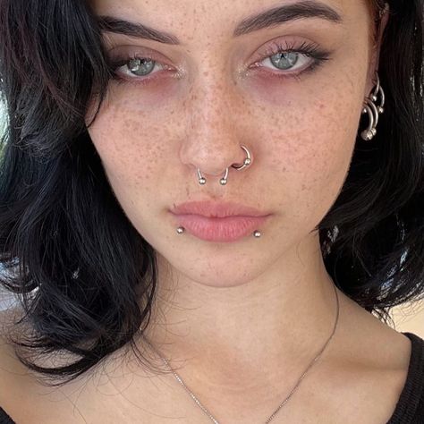 Side Lip Piercing, Piercing Inspo Face, Inna Nord, Lower Lip Piercing, Attractive Face, Lip Piercings, Piercing Inspo, Face Piercings, Jewelry Piercing