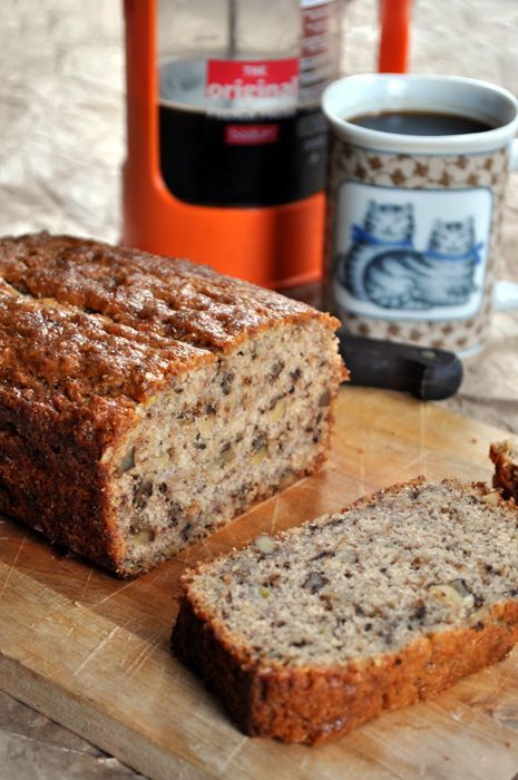 vegan banana bread *This has been dubbed THE BEST banana bread that anyone in my family has ever eaten. They didn't even know it was vegan! It has perfect taste and texture Breakfast Low Carb, Vegan Banana Bread, Desserts Vegan, Best Banana Bread, Vegan Banana, Diet Vegetarian, Apple Desserts, Vegan Treats, Vegan Cake