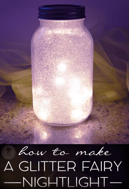 Make a fun and easy Glitter Fairy Light! Perfect for whimsical wedding decor or bedroom! It's so pretty and magical... Here’s what you need: 1 screw top jar (like a mason jar) – this can be plastic if desired. I got mine at Dollar Treespray craft adhesive1 ounce glitter in any color (I used silver)battery-operated LED string lights (like these)spray paint for the jar top (if desired)You can also use hot glue or epoxy to glue the battery pack to the inside of the lid. How pre… Easy Mason Jar Crafts Diy, Fairy Mason Jars, Mason Jar Fairy Lights, Easy Mason Jar Crafts, Glitter Fairy, Diy Hanging Shelves, Mason Jar Projects, Fairy Jars, Mason Jar Crafts Diy