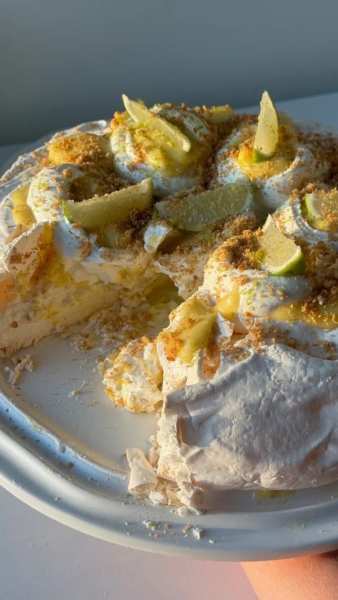 key lime pie pavlova - by katie - the sunday stack Key Lime Pavlova, Key Lime Pie Wedding, Key Lime Pie Aesthetic, Pie Wedding, Camp Bach, Lime Pie, Key Lime Pie, Limes, Key Lime