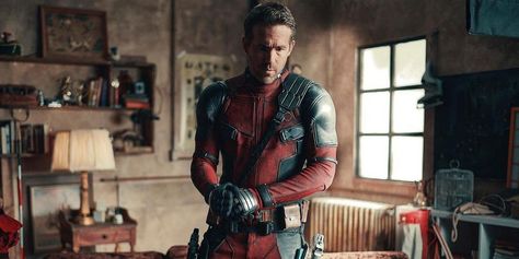 A new photo of Ryan Reynolds reveals the actor has seemingly started training for Deadpool 3 to make Wade Wilson's MCU debut possible. Deadpool Suit, Ryan Reynolds Deadpool, Blake And Ryan, Deadpool 3, Throwback Pictures, Morena Baccarin, Wade Wilson, Entertainer Of The Year, Matthew Macfadyen