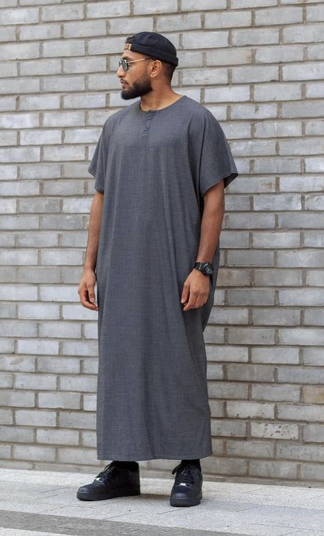 Umrah Outfit For Man, Moslem Men Fashion, Jubbah Men Fashion Dubai, Muslim Men Outfit, Jalabia For Men, Muslim Men Fashion, Umroh Outfit, Jubbah Men, Muslim Men Clothing