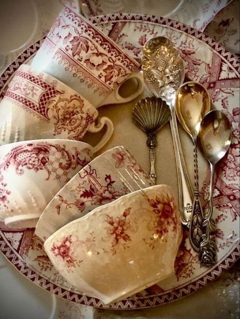 Monthly Bucket List, New England Living, Raindrops And Roses, Pretty Tea Cups, Hygge Lifestyle, Antique Dishes, China Dishes, Vintage Tableware, English Tea