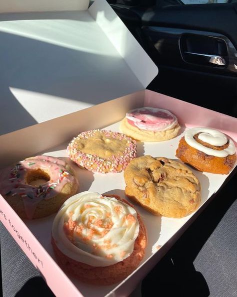 breanna on Instagram: "This week’s Crumbl Cookies lineup is Pink Velvet Cake, Cake Batter Blondie, Pink Doughnut, and Raspberry Lemonade! ✨💗 Pink Velvet Cake 🧁: A velvety soft pink sugar cookie topped with a layer of cream cheese frosting and pink velvet cookie crumbs. Rating: 7.5/10 Cake Batter Blondie 🎂: A perfectly smooth cookie packed with white drops and a delightful splash of pink and white sprinkles. Rating: 6/10 Pink Doughnut 🍩: A soft vanilla cookie topped with a pink glaze, a splas This Weeks Crumbl Cookies, Cake Batter Blondie Crumbl Cookie, Crumbl Cookies Of The Week, Pink Crumbl Cookie, Crumbles Cookies, Crumbl Cookies Aesthetic, Crumb Cookies, Pink Sugar Cookies, Cookies Crumble