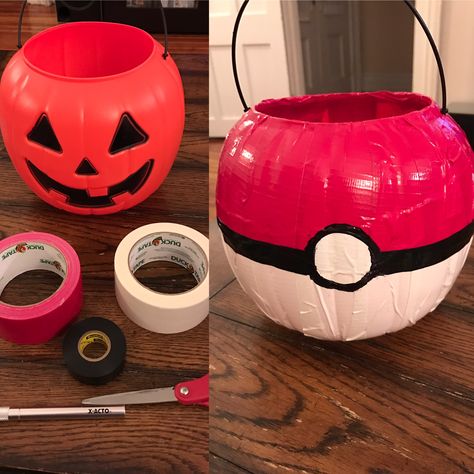 DIY Pokeball treat bucket. $1 pumpkin from Walmart with red & white duct tape and black electrical tape Pokeball Halloween Bucket, Diy Pokemon Trainer Costume, Pokémon Trainer Costume, Pokémon Macarons, Pokémon Trunk Or Treat, Pokemon Trunk Or Treat Ideas, Diy Pokemon Costume, Pokémon Decor, Diy Pokeball