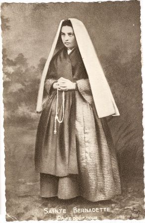 "Sainte Bernadette priez pour nous" by rosewithoutathorn84, via Flickr "St. Bernadette pray for us" Incorruptible Saints, Women Praying, Santa Bernadette, St Bernadette Soubirous, St Bernadette Of Lourdes, Bernadette Soubirous, St Bernadette, Saint Bernadette, Marian Apparition