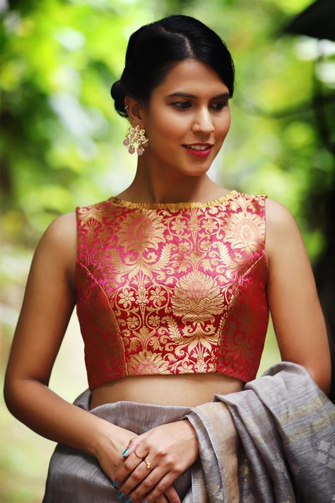 Brocade Blouse Designs, Choli Blouse Design, Sleeveless Blouse Designs, Sleeveless Blouse Saree, Blouse Tops Designs, Blouse Designs High Neck, Boat Neck Blouse Design, Grey Saree, New Saree Blouse Designs