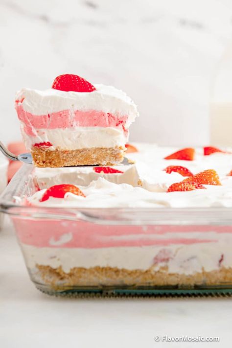 Strawberry Jello Lasagna Dessert (No Bake) - Flavor Mosaic Strawberry Lasagna Desserts, Strawberry Jello Lasagna, Jello Lasagna, Strawberry Lasagna, Strawberry Jello Cake, Dessert No Bake, Lasagna Dessert, Graham Cracker Dessert, Cheesecake Ice Cream Recipe