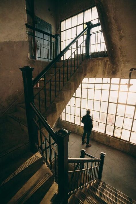 Foto Art, Cinematic Photography, Naha, Old Building, Story Inspiration, 인물 사진, Photography Inspo, Writing Inspiration, Light And Shadow