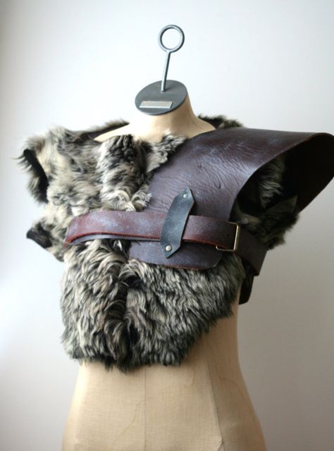 Animal Pelt Clothing, Armor With Fur, Leather Viking Costume, Fur Pauldron, Viking Shieldmaiden, Wolf Pelt Armor, Fur Goods, Warrior Style, Armor Ideas