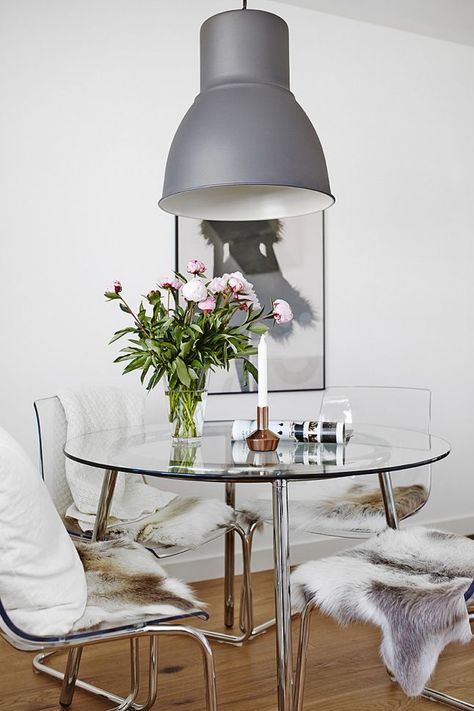 Check out this clear and chic dining room space @bloglovin featuring the transparent TOBIAS chairs from IKEA. Modern Glass Dining Table, Round Glass Table, Glass Dining Room Table, Round Dining Table Modern, Glass Round Dining Table, Chic Dining Room, Dining Room Design Modern, Glass Top Dining Table, Dining Room Spaces