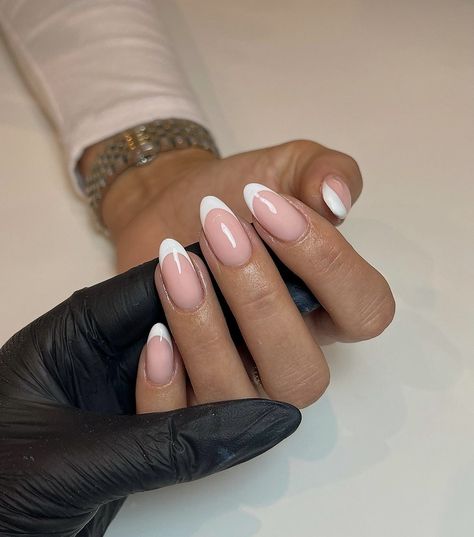 Short Circle French Tip Nails, French Tips Round Nails, French Nail Designs, French Rose, Round Nails, Beauty Inspo, Manicures Designs, French Tip Nails, French Nails