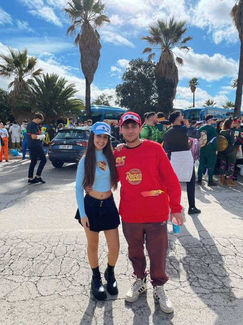 Disfraz de Rayo McQueen y Sally Lighting Mcqueen And Sally Costumes, Cars Halloween Costume Couple, Sally From Cars Costume, Sally Cars Costume, Cars Y Sally, Mcqueen Y Sally, Movie Couples Costumes, Mcqueen And Sally, Cars Halloween Costume