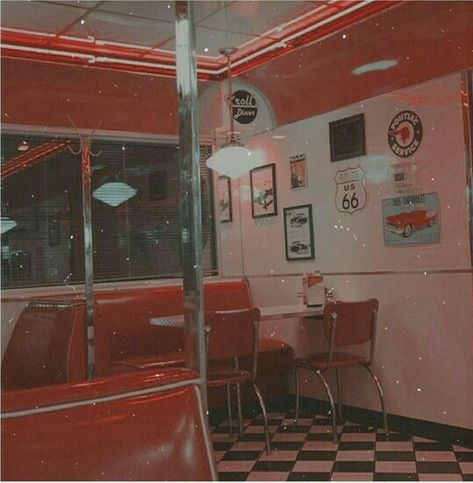 Pinterest⇝≫skylarmckellar❁ Insta⇝≫sky.mckellar❁ I always follow back James Nachtwey, Fotografi Vintage, 80s Aesthetic, 90s Aesthetic, Retro Wallpaper, Aesthetic Colors, Aesthetic Images, Red Aesthetic, Retro Aesthetic