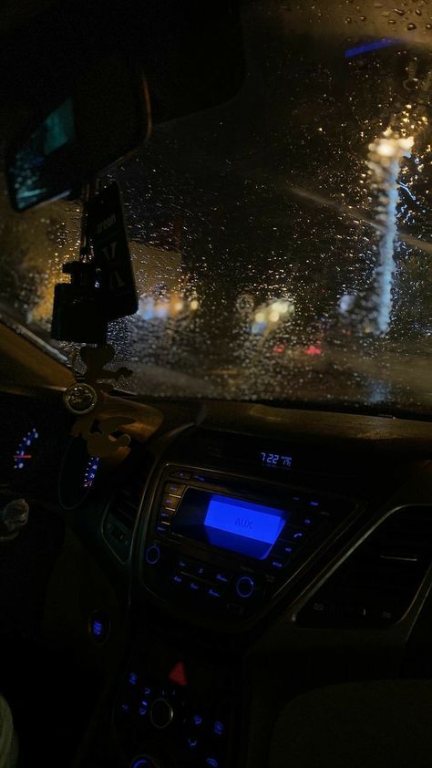 Rain Story Instagram Night, Rain Story Instagram, Pictures Night, 2022 Instagram, Blur Photography, Rainy Day Aesthetic, Night Drives, Night Rain