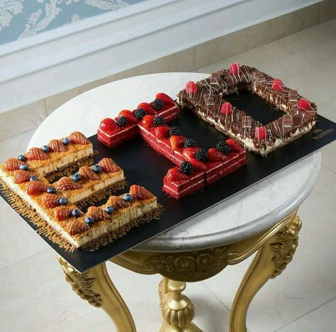 Eid Food Ideas, Eid Desserts, Eid Sweets, Decoraciones Ramadan, Eid Cake, Ramadan Ideas, Eid Ideas, Eid Food, Eid Decorations