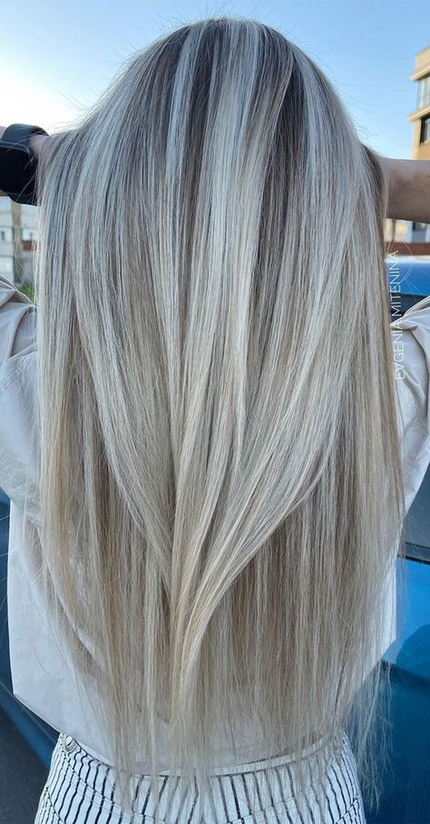 Sandy Blonde Hair With Platinum Highlights, Blue Toned Blonde Hair, Natural Blonde Shadow Root, Platinum Blonde Hair On Brunette, Beach Blonde Hair Color Ideas, Light Blonde With Shadow Root, Platinum Blonde Hair Shadow Root, Cool Blonde Hair Color Dark Roots, Blonde Autumn Hair