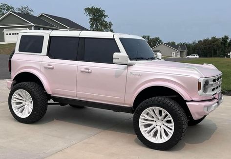 White Bronco, Hot Pink Cars, Bronco Car, New Bronco, Custom Jeep Wrangler, White Truck, Dream Life House, Custom Jeep, Car Goals