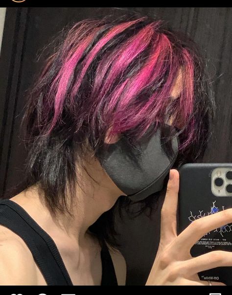 Pink And Black Hair Aesthetic, Black Emo Hair, Pink Hair Guy, Black Scene Hair, Pink Short Hair, Haircolor Ideas, Short Dyed Hair, Pink And Black Hair, Skunk Hair