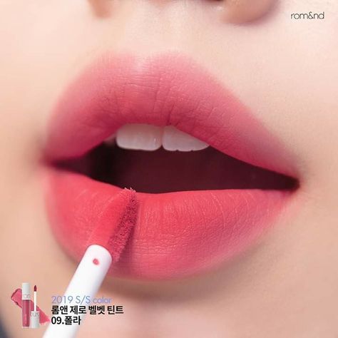 Korean Lipstick, Teknik Makeup, Gradient Lips, Korean Beauty Secrets, Kawaii Makeup, Ulzzang Makeup, Makeup Lips, Lip Makeup Tutorial, Natural Lipstick