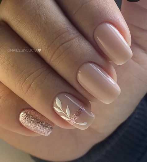 Mom Nails Acrylic, Trending Nail Art Designs 2024, Nude Nails Design Ideas, Nude Nails Design 2024, Mom Nails Short, Short Nail Designs Autumn, Nails Square Design, Simple Square Nails, Nude Square Nails