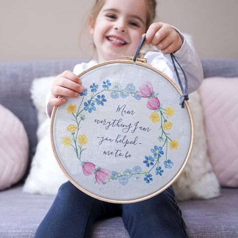 Are you interested in our mum quote embroidery hoop? With our flower print you need look no further. Mothers Day Embroidery Hoop, Hoops Quotes, Quote Embroidery, Hoop Art Embroidery, Hoop Wall Hanging, Personalised Embroidery, Home Quote, Floral Wreath Design, Personalized Socks