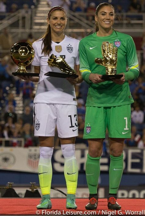 Alex Morgan & Hope Solo 03.2016 Us Women's National Soccer Team, Usa Soccer Team, Female Football Player, Uswnt Soccer, Female Soccer, Alex Morgan Soccer, Hope Solo, Soccer Girl Problems, Women's Soccer Team