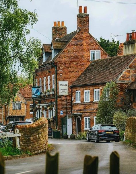 England Aesthetic, Cotswolds England, Storybook Homes, Places In England, British Pub, Beautiful Places To Live, English Village, Stratford Upon Avon, Quaint Village