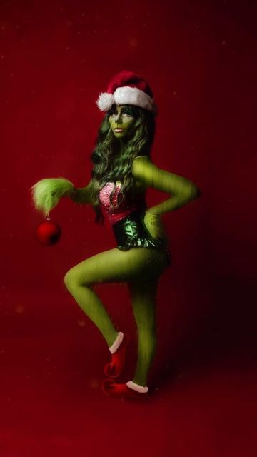 Grinch Themed Photo Shoot, Cindy Lou Who Photoshoot, Grinch Couple Photoshoot, Cute Grinch Costume, Grinch Christmas Photoshoot, Grinch Poses, Imani Aesthetic, Baddie Christmas Photoshoot, Grinch Photoshoot Ideas