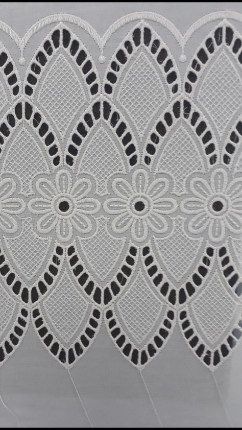 Boring Border Embroidery, Paisley Art, Geometric Textures, Border Embroidery Designs, Border Embroidery, Sewing Embroidery, Hand Embroidery Design Patterns, Sewing Embroidery Designs, Cotton Embroidery