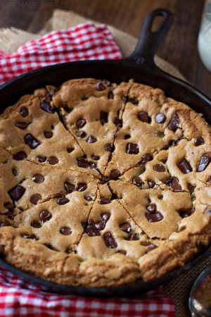 Cast Iron Skillet Cookie, Chocolate Chip Skillet Cookie, Skillet Chocolate Chip Cookie, Chocolate Chip Cookie Cake, Skillet Cookie, Cookie Cake Recipe, Browned Butter, Food Babe, Cookie Pie