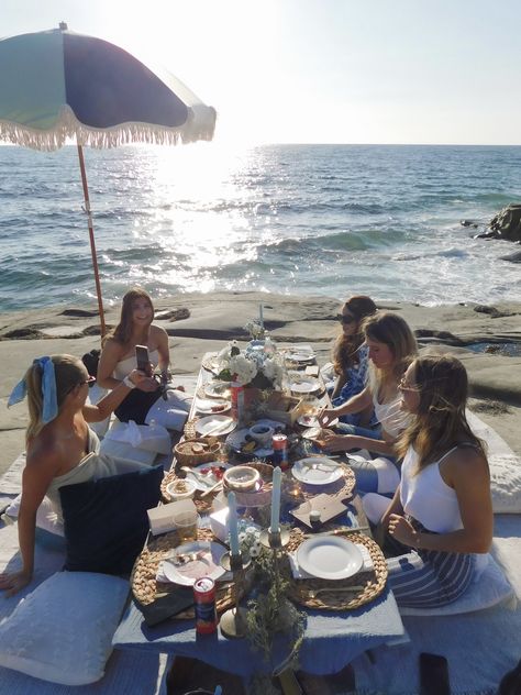 Beach Themed Bachelorette Party, Beach Bachelorette Party Ideas, Beach Picnic Party, Party Ideas Themes, Theme Bachelorette Party, Picnic Setup, Nautical Bachelorette Party, Hens Party Themes, Nautical Bachelorette