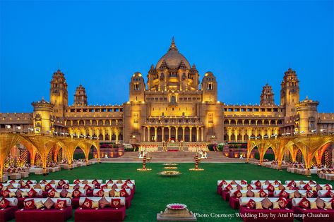 Aladdin Palace, Haveli Design, Aesthetic Weddings, Gladiator Hulk, Umaid Bhawan Palace, Destination Wedding Cost, Palace Wedding, Stage Decor, India Wedding