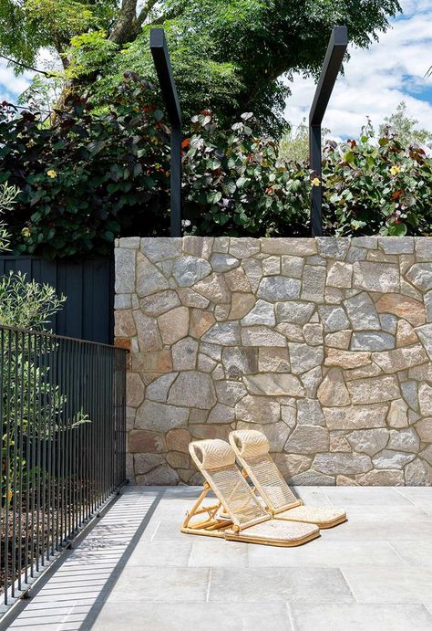 Crazy Stone Wall, Stone Wall Patio, Stone Wall Design Outdoor, Stone Walls Outdoor, Backyard Walls, Crazy Pave, Booth Seating In Kitchen, Stone Feature Wall, Cape Dutch