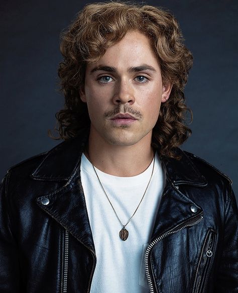 ugh he’s so pretty Akali League Of Legends, Billy Hargrove, Dacre Montgomery, Mullet Haircut, Billy Boy, Stranger Things 3, Stranger Things 2, Stranger Things Characters, Stranger Things Aesthetic