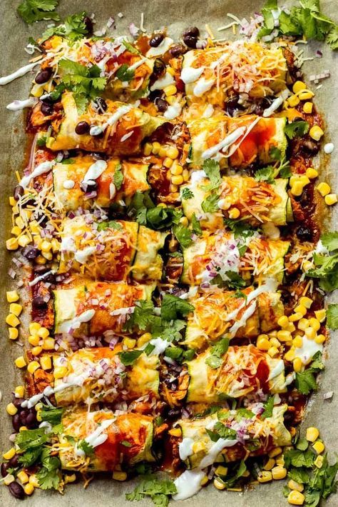 Zucchini Chicken Enchiladas made in a sheet pan and zucchini instead of tortillas. #enchiladas #chickenenchiladas #lowcarbchicken #lowcarbmeals #zucchinienchiladas #zucchinichicken Low Carb Supper Recipes, Mexican Food Recipes Low Carb, Sheet Pan Zucchini, Pan Zucchini, Zucchini Chicken, Low Carb Dinners, Zucchini Enchiladas, Prep Food, Tummy Yummy