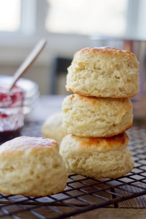 Traditional Irish Buttermilk Scones - Lane Bakery Irish Scones Recipe Ireland, Buttermilk Scones Recipe Easy, Buttermilk Baking Recipes, Best Scones Recipe Ever, Scottish Scones, English Scones Recipe, Soft Scones, Buttermilk Scones Recipe, Sweet Scones Recipe