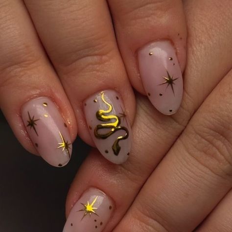 Chrome With Nail Art, Chicago Nails Designs, Chrome Snake Nails, Isolated Chrome Design Nails, Nail Art Designs Chrome, Gold Snake Nails, Snake Design Nails, Isolated Chrome Nails, Book Nails Designs