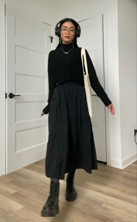 Granny Dress Outfit, Semi Goth Aesthetic, Work Outfits Barista, Black Wide Skirt Outfit, Long Skirt Fits Winter, K Pop Style Inspired Outfits, Goth Barista, Dark Fall Fashion, Long Turtleneck Dress Outfit