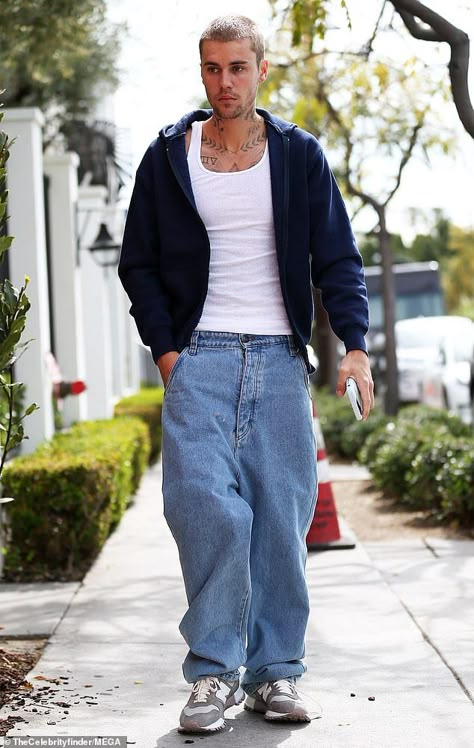 Justin Bieber Baggy Jeans, Navy Blue T Shirt Outfit Men, Navy Blue Sweatshirt Outfit Men, Light Blue Baggy Jeans Outfit Men, Oversized Fit Men, Navy Hoodie Outfit Men, Baggy Mens Outfits, Man Jeans Outfit, Blue Jean Outfits Men