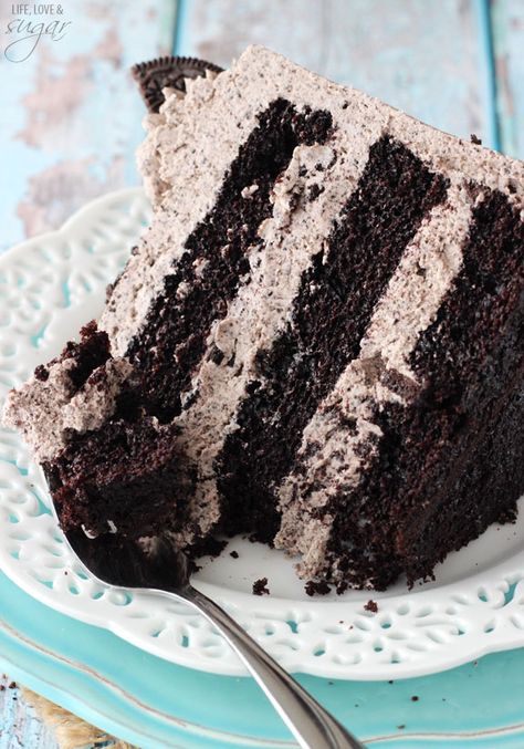 Chocolate Oreo Cake by Life Love and Sugar Oreo Icing, Minuman Starbucks, Chocolate Oreo Cake, Chocolate Cake Recipe Moist, Cookies And Cream Cake, Chocolate Oreo, Oreo Recipes, Chocolate Oreos, Oreo Dessert